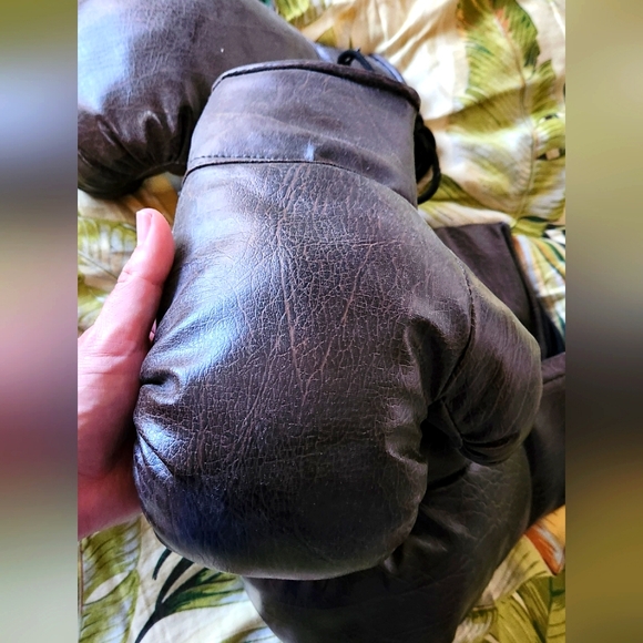 Vintage Boxing Gloves 2 pairs - Picture 3 of 7